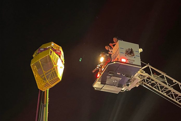 missouri-firemens-rescue-7-individuals-caught-approximately-40-feet-in-air-on-carnival-flight