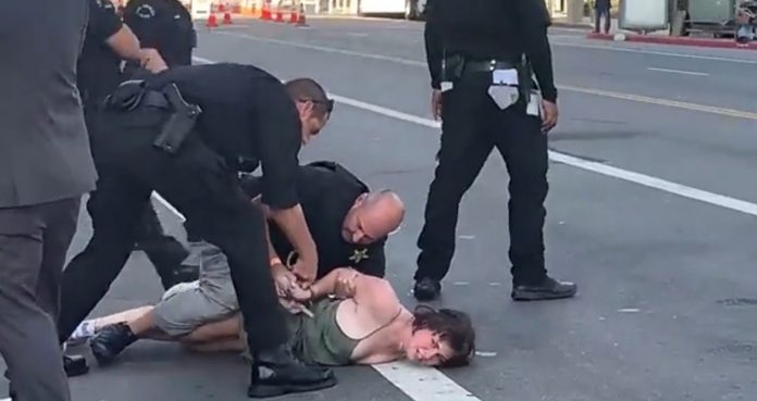 trick-service-agent-tackles-pro-abortion-protester-who-got-too-near-to-biden’s-motorcade-in-los-angeles–-cop-loses-gun-in-struggle!-(video)