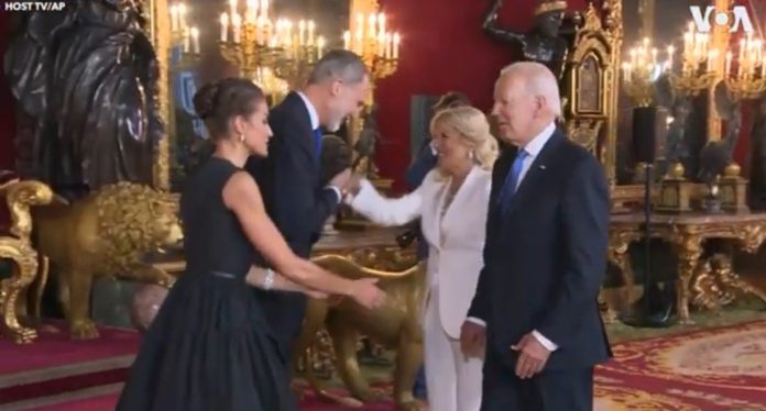 clown-show:-classless-jill-biden-vigorously-shakes-king-felipe’s-hand-and-joe-can’t-keep-his-paws-off-queen-letizia-at-royal-palace-greeting-(video)