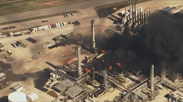 authorities-respond-to-massive-fire-after-explosion-at-oklahoma-gas-plant,-forcing-major-evacuations