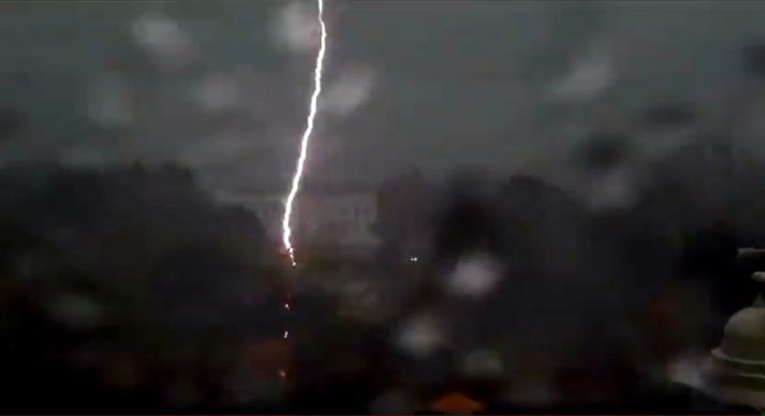 evident-lightning-strike-near-white-house-kills-elderly-couple,-injures-2-others-with-life-threatening-injuries