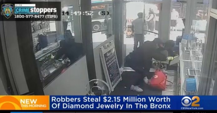 smash-and-grab-thieves-steal-$2-million-in-diamonds-from-bronx-jeweler-in-broad-daylight-heist-(video)