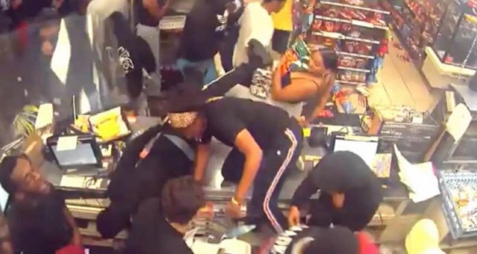 shock-video:-street-takeover-‘flash-mob’-ransacks-7-eleven-in-los-angeles