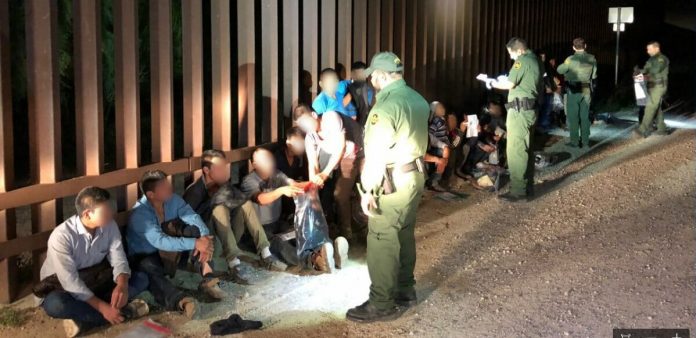 rio-grande-valley-border-patrol-agents-apprehend-494-migrants,-including-130-unaccompanied-children,-in-three-large-groups