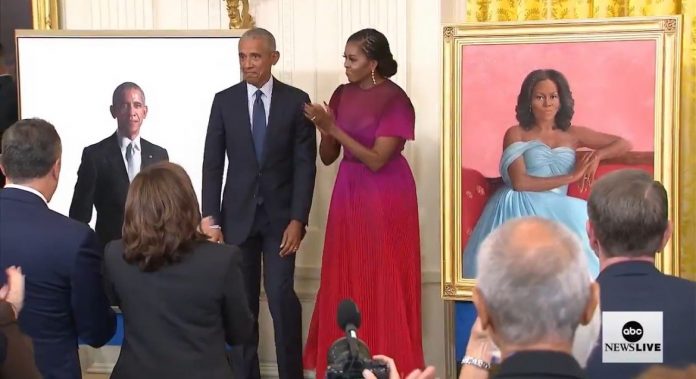 white-house-portrait-unveiling-ceremony-for-obamas-full-of-awkward-moments-(video)