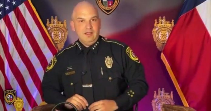 bexar-county,-texas-sheriff-opens-criminal-investigation-into-florida-governor-ron-desantis’-operation-sending-illegals-to-martha’s-vineyard-(video)