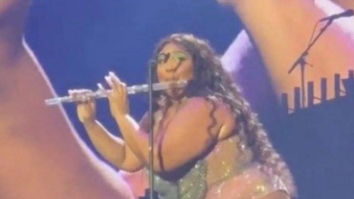 lizzo-plays-james-madison’s-flute-loaned-to-her-by-library-of-congress,-‘b-tch,-i-just-twerked-and-played-james-madison’s-flute’