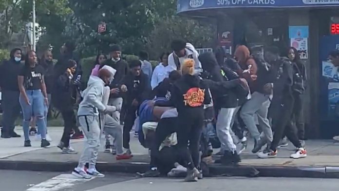 cops-made-arrests-on-gang-assault-charges-after-gang-attack-in-broad-daylight-in-nyc-(video)