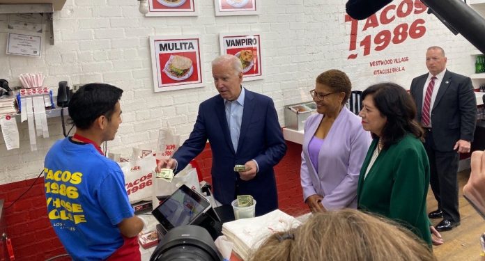 lapdog-reporters-slobber-all-over-joe-biden-for-leaving-extra-$60-to-los-angeles-taqueria-worker