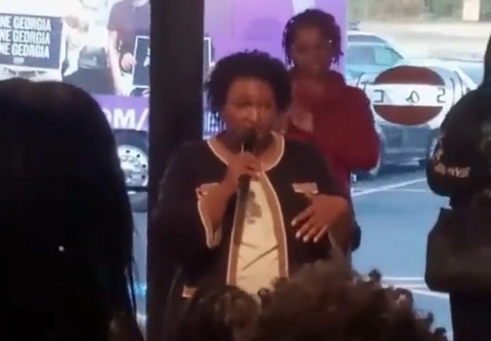 stacey-abrams-to-crowded-room-maskless:-“if-you’re-over-18-you-got-ta-socially-distance-for-social-media”-(video)