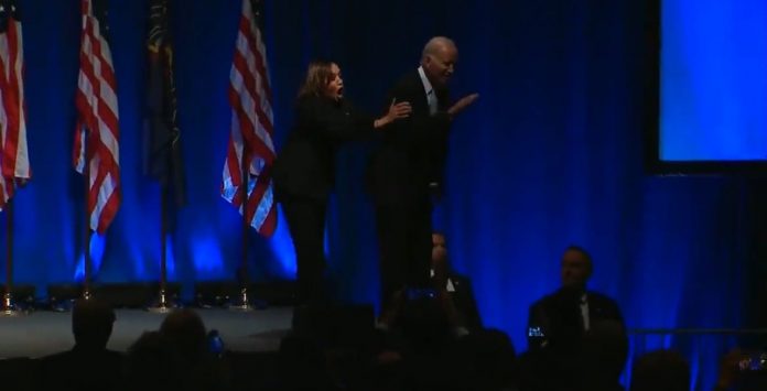 what’s-going-on?-kamala-harris-has-to-pull-joe-biden-away-from-edge-of-the-stage-at-democrat-campaign-event-(video)