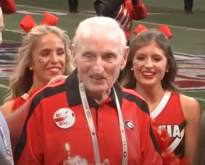 college-football-great-vince-dooley,-who-coached-herschel-walker-to-a-heisman-trophy,-dies-at-90