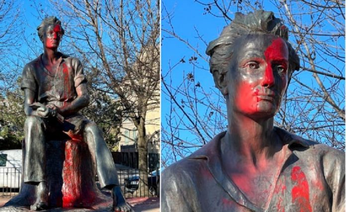 abraham-lincoln-statue-vandalized-with-‘colonizer’-and-‘land-back’-in-chicago-during-thanksgiving-weekend