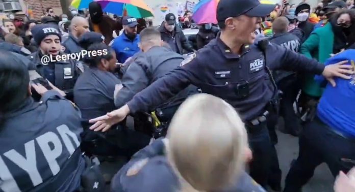 demonstrations-erupt-outside-drag-queen-story-hour-in-nyc-after-aoc-encourages-comrades-to-‘protect’-event-(video)