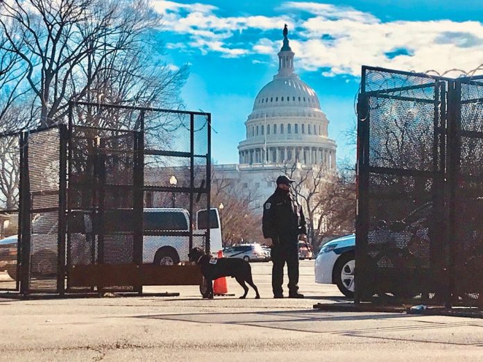 walls-for-me,-not-for-thee:-fence-returns-up-at-capitol-ahead-of-biden-sotu-address