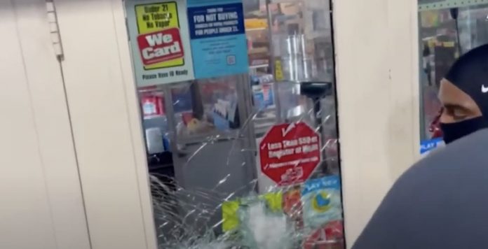 mob-ransacks-gas-station-in-so-cal:-loots-everything-from-snacks-to-condoms-(video)