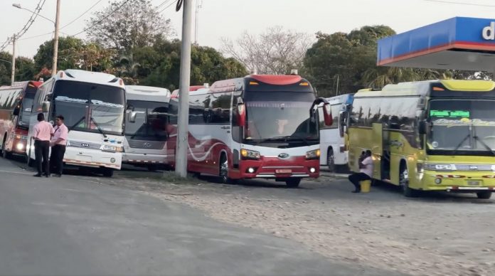 report:-massive-bus-caravan-of-migrants-out-of-costa-rica-headed-to-the-united-states-border-as-title-42-expires-(video)