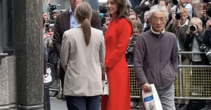 real-life-mr.-bean:-man-ignores-media-and-huge-security-as-he-walks-past-prince-william-and-princess-kate-in-a-viral-video