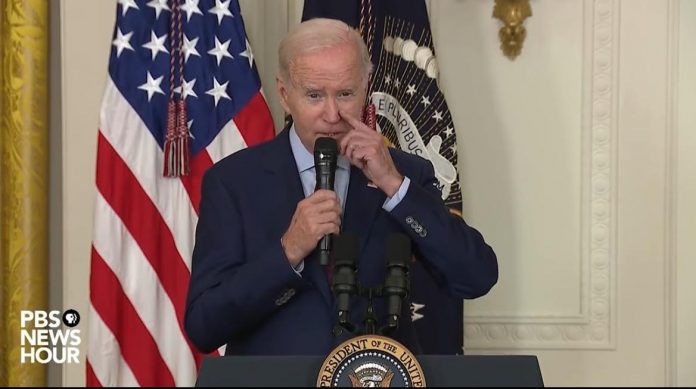 “stand-up,-man!”-biden-insults-award-winning-chef-at-white-house-celebration-of-jewish-american-heritage-month-(video)