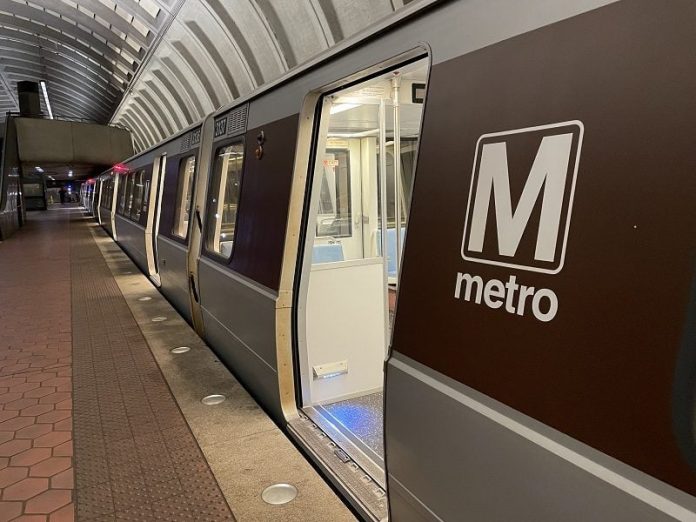 authorities:-man-shot-and-killed-on-dc-metro-train-at-navy-yard-ballpark-station