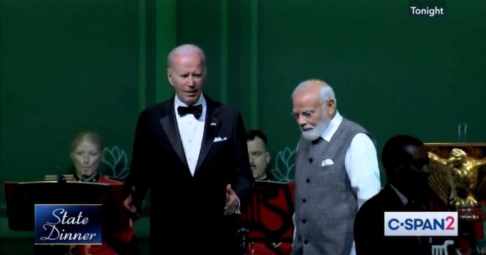 joe-biden-at-state-dinner-with-modi:-“enjoy-your-meal.-where-are-we?”-(video)