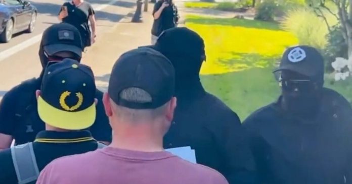 happy-boys-and-other-patriots-confront-and-after-that-strip-the-masks-off-of-white-nationalists-at-oregon-protest-(video)