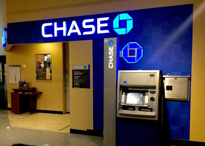 chase-bank-suddenly-shuts-down-bank-accounts-of-mercola-market-and-its-employees-with-no-explanation–-owner-blames-political-bias