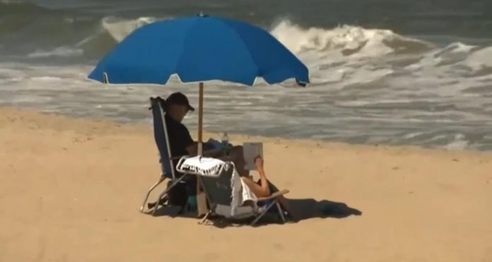 joe-and-jill-biden-spotted-at-the-beach–-biden-has-spent-360-days-of-his-presidency-on-vacation-(video)