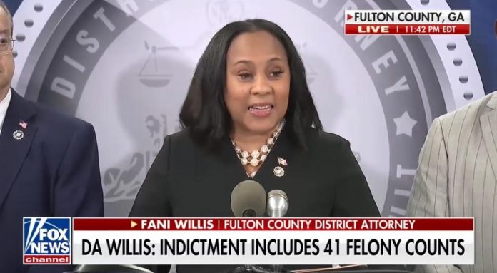 fani-willis-gives-president-trump-until-next-friday-to-turn-himself-in-(video)