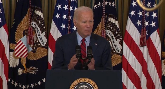 biden-goes-off-script-again:-they-keep-telling-me-…-i-got-ta-keep-wearing-a-mask,-but-don’t-tell-them-i-didn’t-have-it-on-when-i-walked-in-(video)