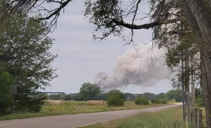 surge-of-train-car-carrying-perchloric-acid-triggers-four-mile-evacuation-zone-in-nebraska,-sky-filled-with-toxic-smoke-and-fumes-(video)