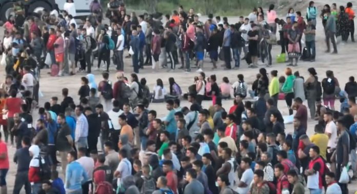 border-invasion-update:-record-crowds-of-illegal-migrants-flood-across-open-border-in-eagle-pass,-texas-as-thousands-stream-through-panama-on-way-to-united-states-(video)