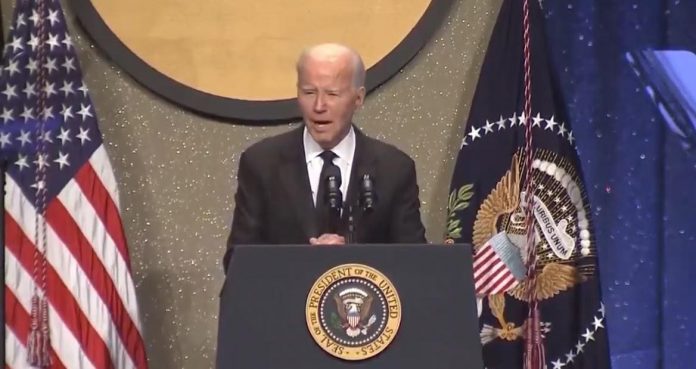 “i-vaccinated-the-nation-and-rebuilt-the-economy!”–-old-man-joe-biden-starts-shouting-out-of-nowhere-(video)