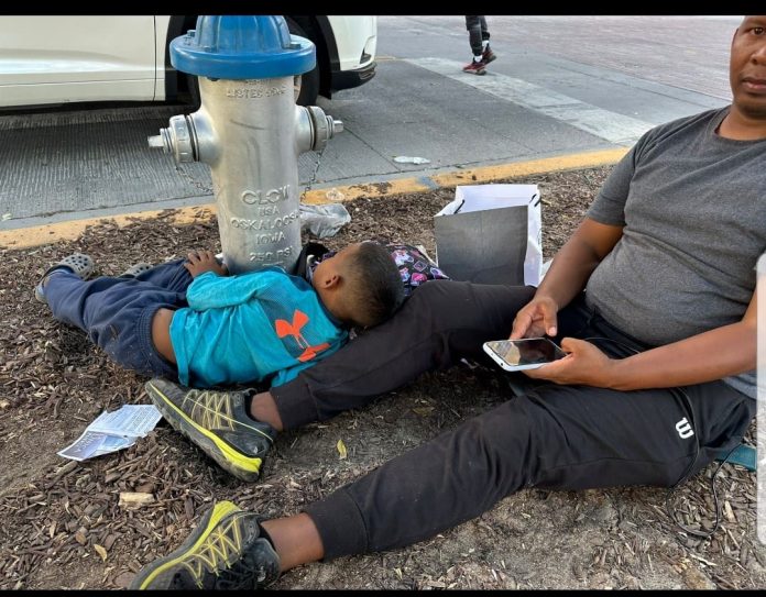 biden-border-crisis:-el-paso,-texas-shelters-are-so-overwhelmed-that-hundreds-of-venezuelans,-including-children,-are-sleeping-on-the-streets