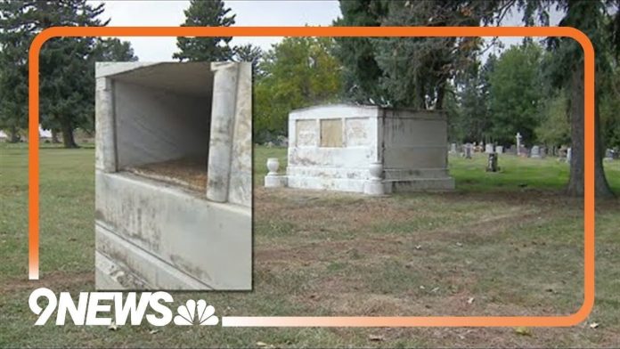 united-states-mausoleum-faceplate-smashed-open,-grave-inside-robbed