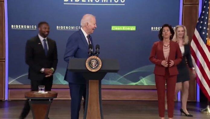 “i’m-not-introducing-me,-mark-is-i-forgot-mark.-i-went-straight-to-podium”–-joe-biden-gets-lost-on-way-to-podium-(video)