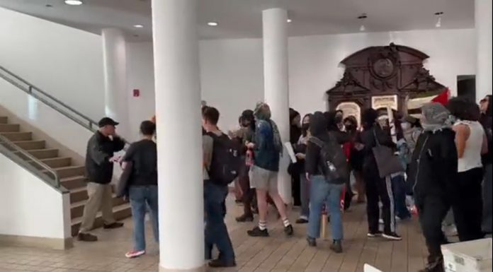 nypd-rescues-jewish-students-at-cooper-union-college-trapped-by-menacing-pro-hamas-mob-(video)