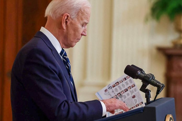 joe-biden-caught-once-again-using-note-cards-to-identify-reporters-for-questions