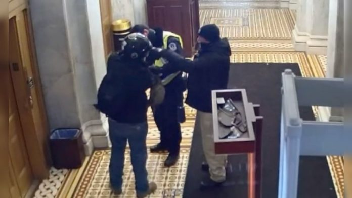 what-is-going-on?-capitol-officers-spotted-un-cuffing-j6-“protester”–-who-then-fist-bumps-a-second-man-(video)