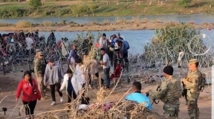 more-border-chaos-in-eagle-pass,-texas-as-illegal-aliens-with-sick-children-invade-united-states-(video)