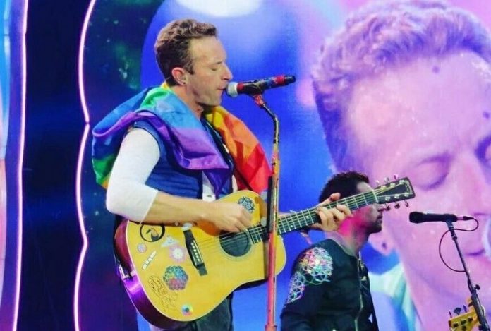 numerous-muslims-protest-coldplay-concert-in-indonesia,-claim-they-are-lgbtq-‘propagandists’