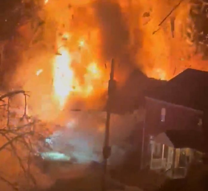 breaking:-massive-explosion-filmed-at-virginia-home-as-police-execute-search-warrant-in-response-to-flare-gun-blasts-(video)