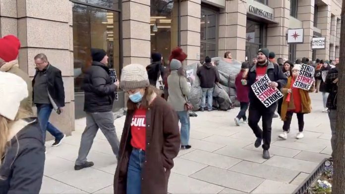 lol:-more-than-750-‘woke’-staffers-of-far-left-washington-post-hold-massive-strike-outside-company-building-(video)