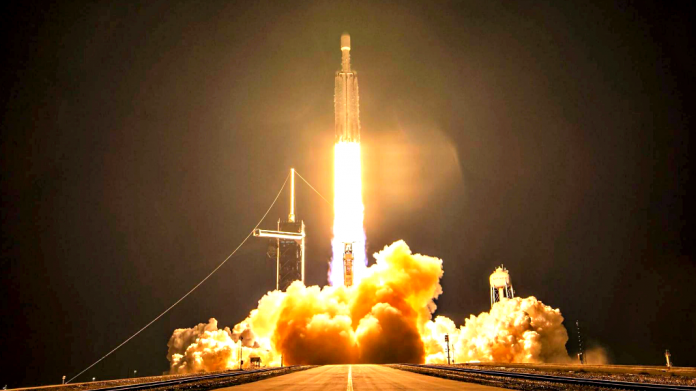 spaceplane-race:-space-force-launches-secretive-x-37b-aboard-spacex’s-falcon-heavy-rocket–-mission-occurs-as-china’s-‘divine-dragon’-is-also-orbiting-earth