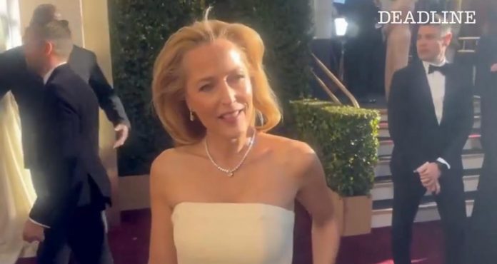 hollywood-actress-wears-gown-embroidered-with-vaginas-to-golden-globes-to-protest-abortion-restrictions-(video)