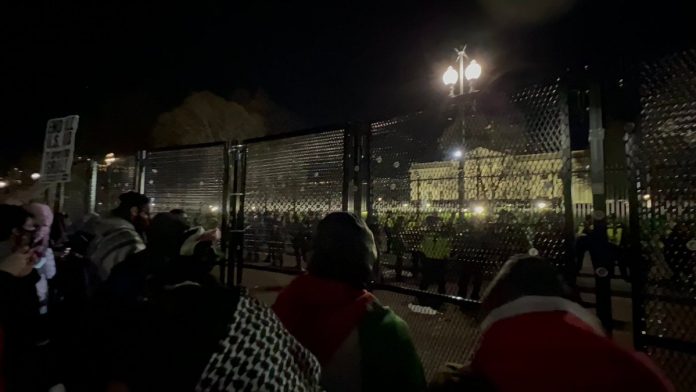 occurring-now-…-pro-palestine-protesters-try-to-breach-white-house,-violently-shake-security-fence-(video)