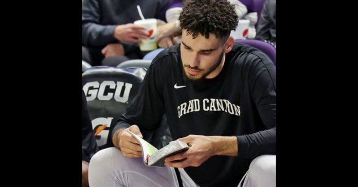 basketball-star-reads-bible-on-bench-on-biggest-stage:-‘got-ta-bring-your-sword-to-battle’