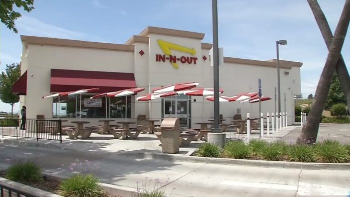 in-n-out-burger-restaurant-closing-in-oakland,-california-over-rampant-crime-problem