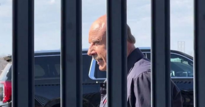 dr.-phil-arrives-at-southern-border,-slams-biden-after-realizing-true-scale-of-the-crisis