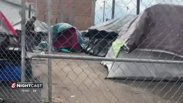 frightened-minneapolis-residents-beg-city-to-shut-down-crime-ridden-homeless-encampment-(video)